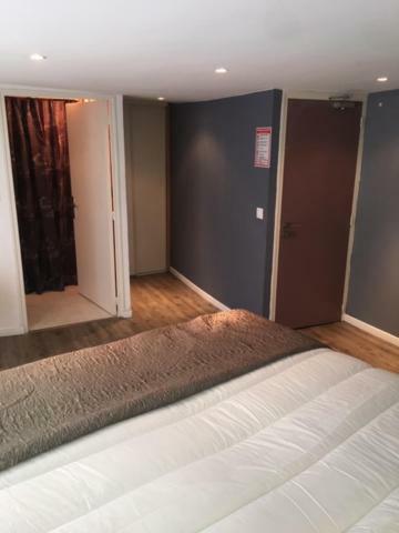 Hotel Hovi De La Mairie โอแบวีลีเย ภายนอก รูปภาพ
